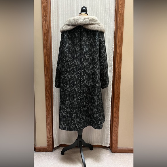 COPY - VTG Golet Brocade Womens Coat Classic Fit Natural Mink Collar - Picture 4 of 14